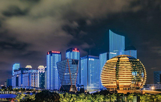 City balcony indah di malam hari